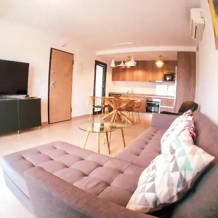 Nuevas Casas Entre Mar Y Montana
